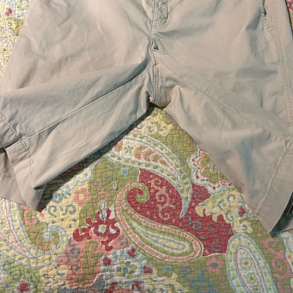 Eddie Bauer Kakki shorts - Picture 2 of 4